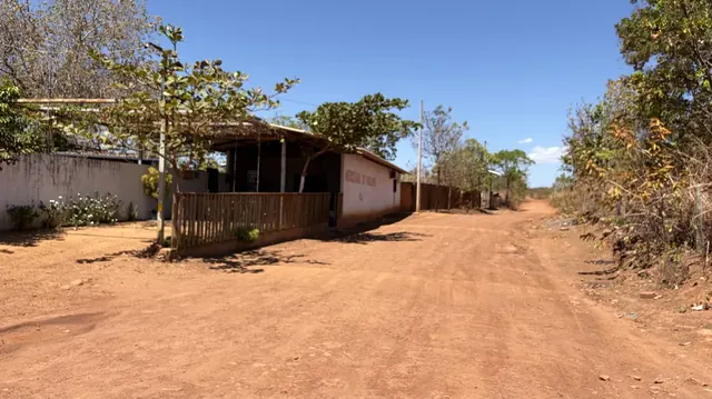 Dia Ensolarado na Serra da Mesa com Céu Limpo
