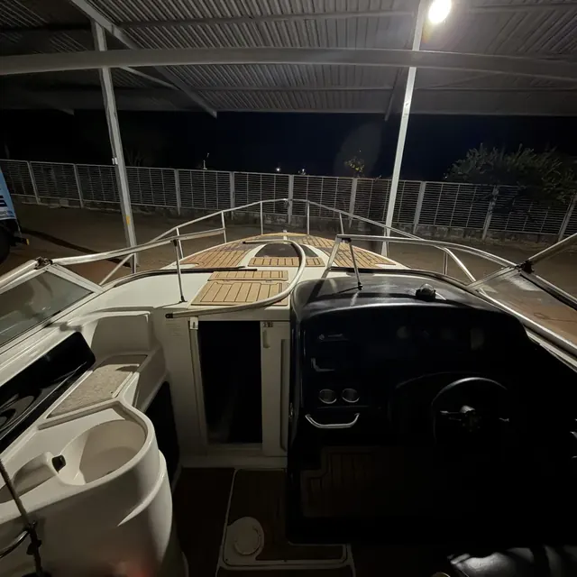 Iluminação de Cortesia Noturna no Cockpit da Lancha