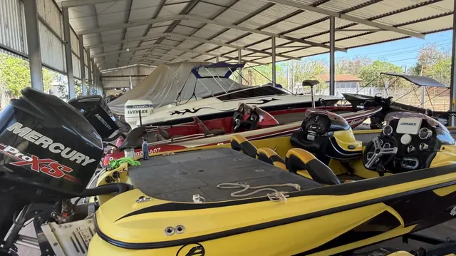 Motor Mercury Pro XS Equipado em Bass Boat